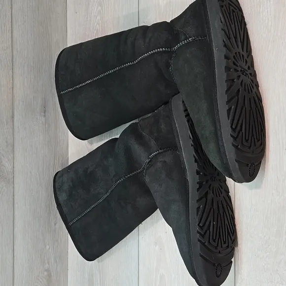 Ugg Australia 5815 Women's Tall SheepskinBlack Suede Boots Shoes Sz 8
