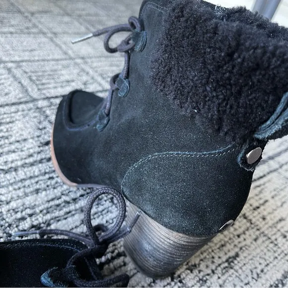 UGG Australia Analise Black Suede Sheepskin Ankle Boots 10
