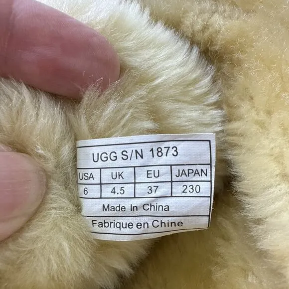 UGG Australia Bailey Button Triplet Boots 1873 Chestnut Women's US Size 6