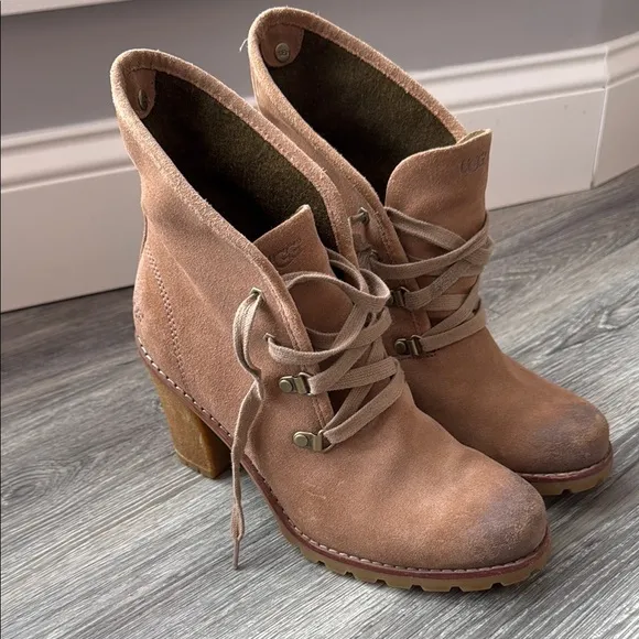 UGG Australia Calynda Brown Suede Ankle Booties Size 8.5