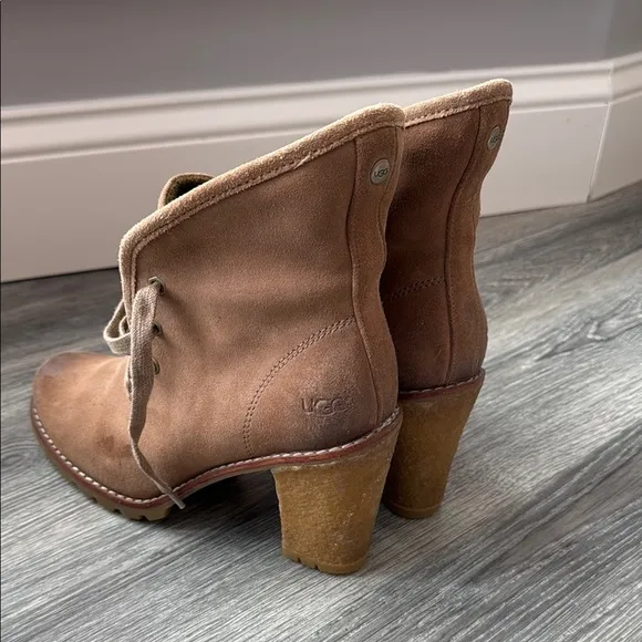 UGG Australia Calynda Brown Suede Ankle Booties Size 8.5