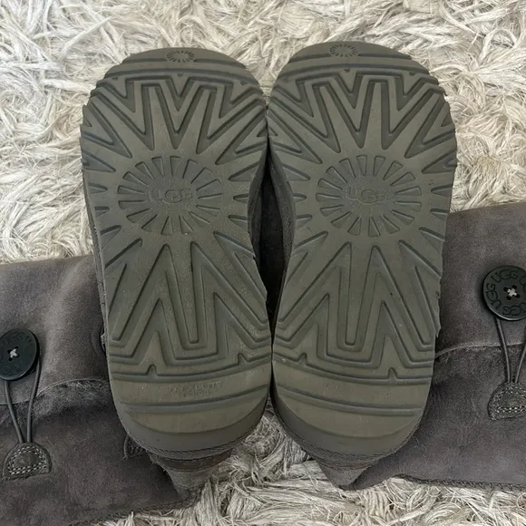 UGG Bailey Button Triplet II Suede Leather Sheepskin Tall Boots in Gray Sz 7
