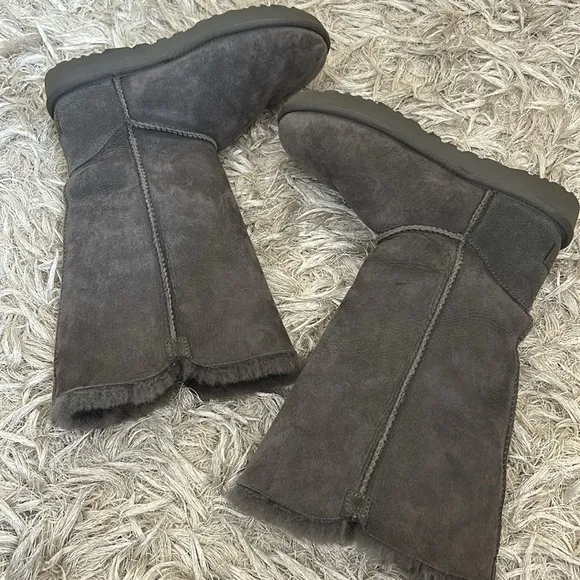 UGG Bailey Button Triplet II Suede Leather Sheepskin Tall Boots in Gray Sz 7