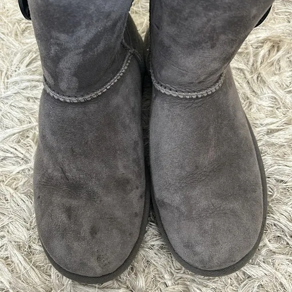 UGG Bailey Button Triplet II Suede Leather Sheepskin Tall Boots in Gray Sz 7