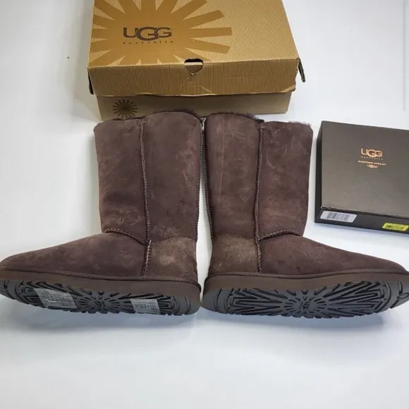 UGG | Bailey Button Triplett 2 Womens Boots size 7