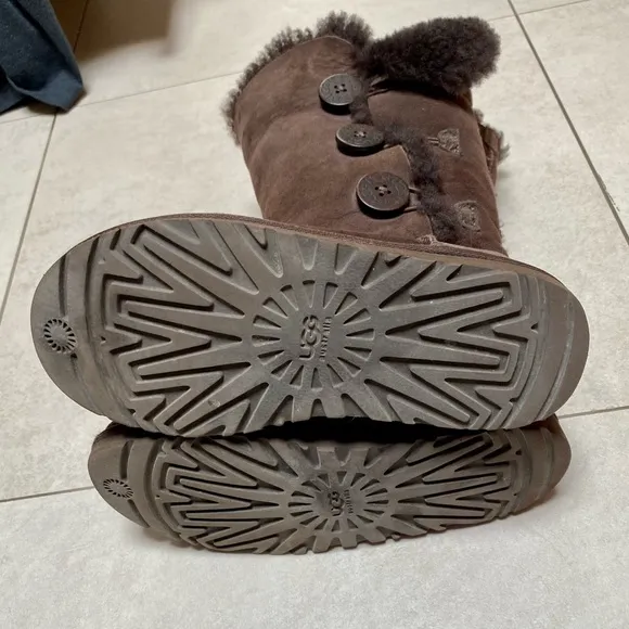 UGG | Bailey Button Triplett 2 Womens Boots size 7