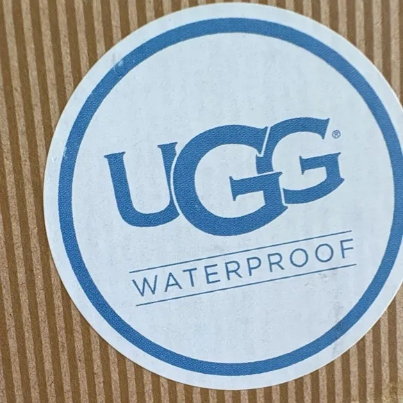 Ugg black Cecile 8.5M waterproof winter laced up comfort boots NWT