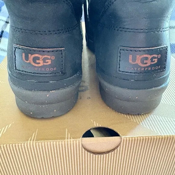 Ugg black Cecile 8.5M waterproof winter laced up comfort boots NWT