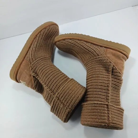 UGG Classic Cardy Tall Knit Crochet Boots Tan Size 7.  5817 Sheepskin Footbed