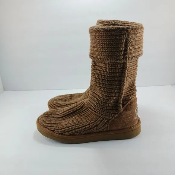 UGG Classic Cardy Tall Knit Crochet Boots Tan Size 7.  5817 Sheepskin Footbed