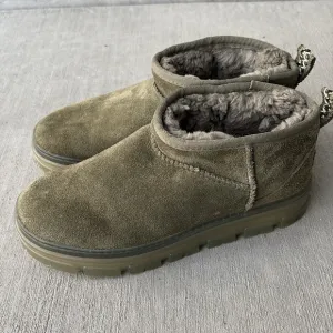 UGG Classic Ultra Mini Clear Boots Size 8