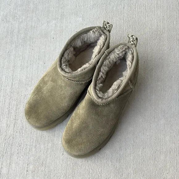 UGG Classic Ultra Mini Clear Boots Size 8