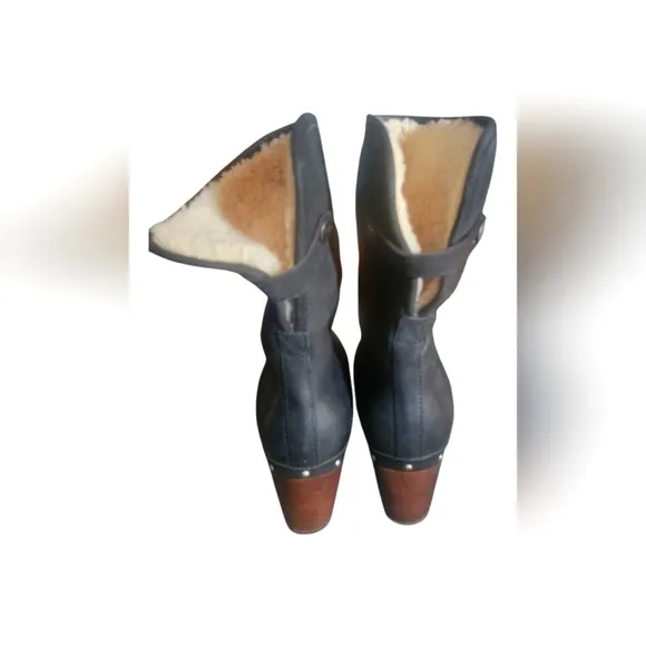 UGG Lynnea Black Leather Foldover Shearling Lined Clog Boots Wood Heel Sz 7