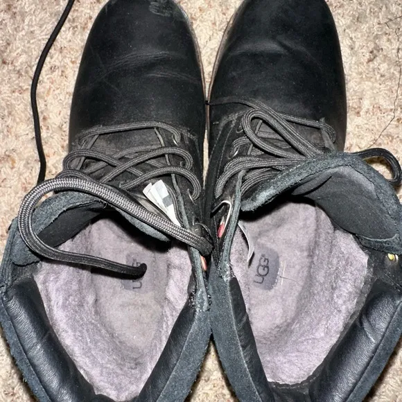 UGG Men's Black Leather Boots size 11 pre owned