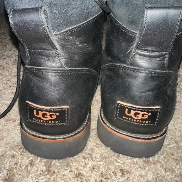 UGG Men's Black Leather Boots size 11 pre owned
