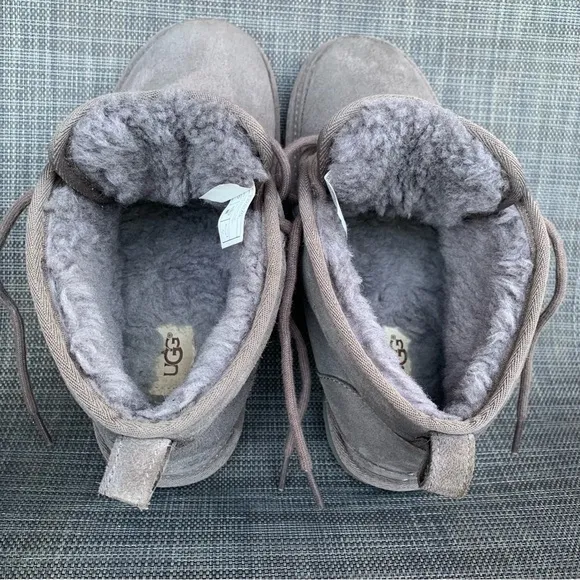 UGG Neumel Chukka Boots in Grey Suede Men’s Size 7