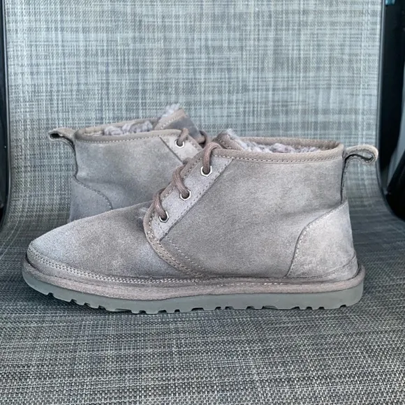UGG Neumel Chukka Boots in Grey Suede Men’s Size 7