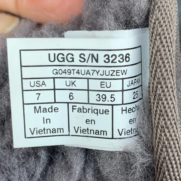 UGG Neumel Chukka Boots in Grey Suede Men’s Size 7
