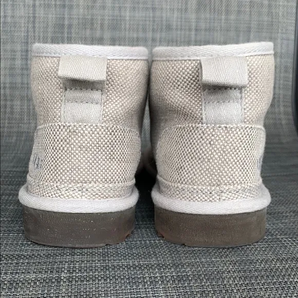 UGG Neumel Natural Cozy Plush lining Boots Women’s shoes size 6