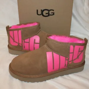 UGG ULTRA MINI WOMEN'S SUEDE SHEARLING CHOPD LOGO ANKLE BOOTS CHESTN…‎