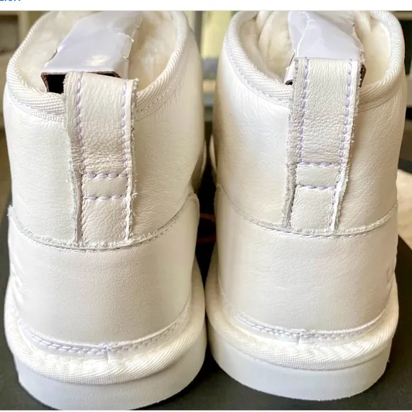 UGG unisex White Leather Chukka Boots EUC