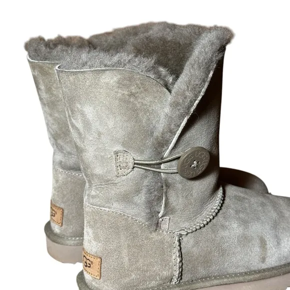 UGG Women's Bailey Button II Caribou Boots Size 8