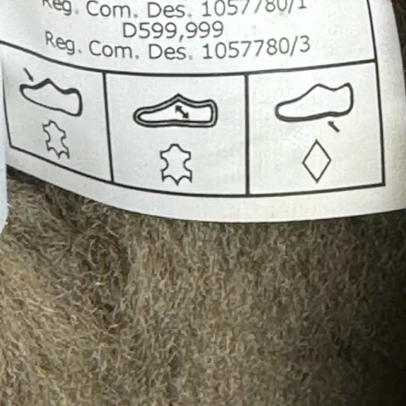 UGG Women's Bailey Button II Caribou Boots Size 8