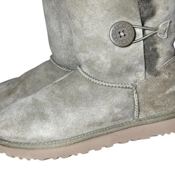 UGG Women's Bailey Button II Caribou Boots Size 8