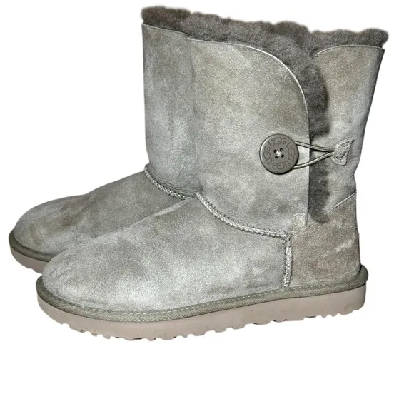 UGG Women's Bailey Button II Caribou Boots Size 8
