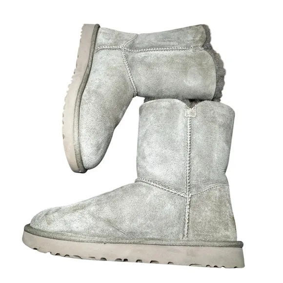 UGG Women's Bailey Button II Caribou Boots Size 8