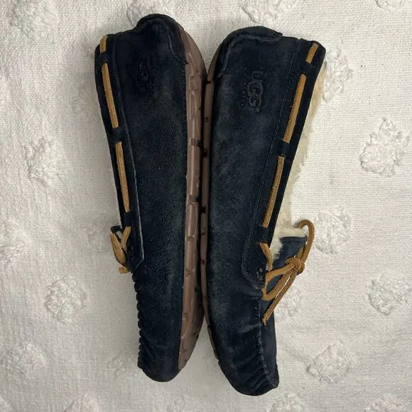 UGG Women’s Size 7 Dakota Suede Leather Slippers Black Slip On Moccasins Comfy
