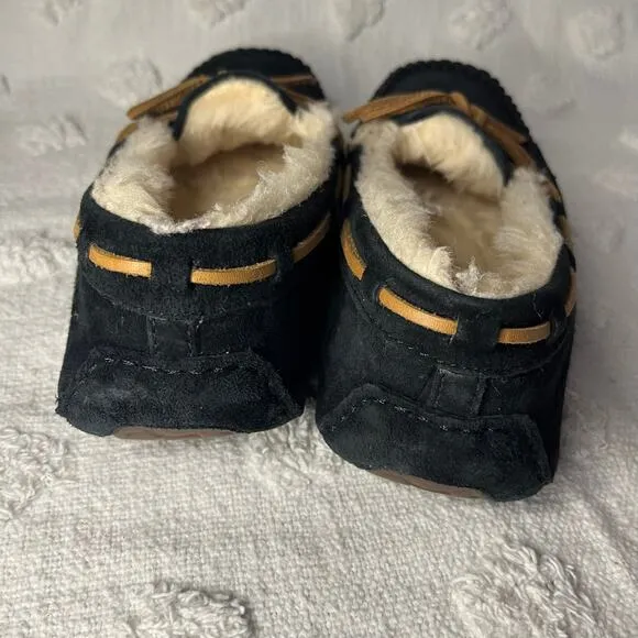UGG Women’s Size 7 Dakota Suede Leather Slippers Black Slip On Moccasins Comfy