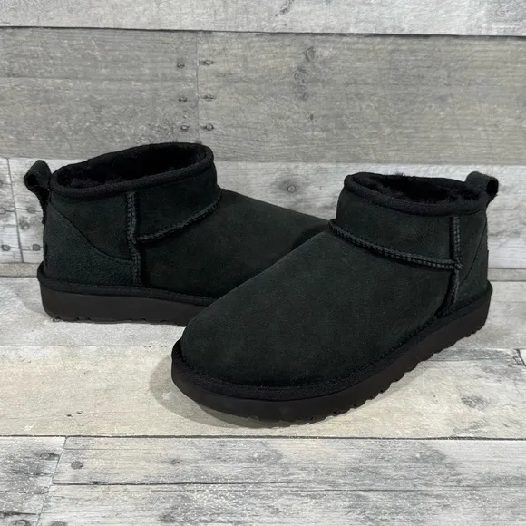 UGG WOMEN'S ULTRA MINI SUEDE SHEARLING LINED BOOTS - BLACK SZ - 6 .US