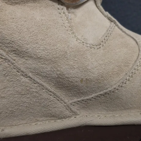 UGG Women's Whitley Cream Sheepskin Lace-Up Boots Size 6