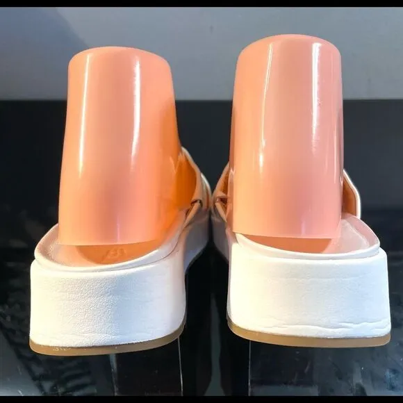 UGG 1107896 Emily White Patent Leather Crisscross Women’s Sandals Size 7 M.