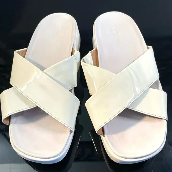 UGG 1107896 Emily White Patent Leather Crisscross Women’s Sandals Size 7 M.