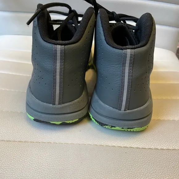 Under Armour Unisex Jet Basketball Shoes Youth 7 UA EUC