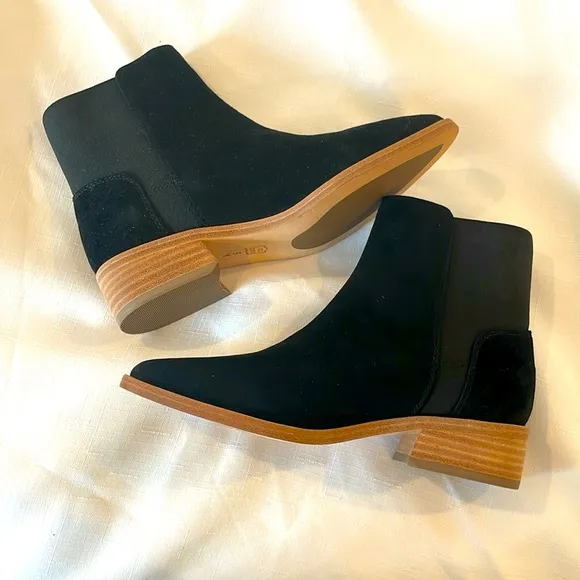 VANELI BLACK SUEDE ANKLE BOOTS.  NEW.