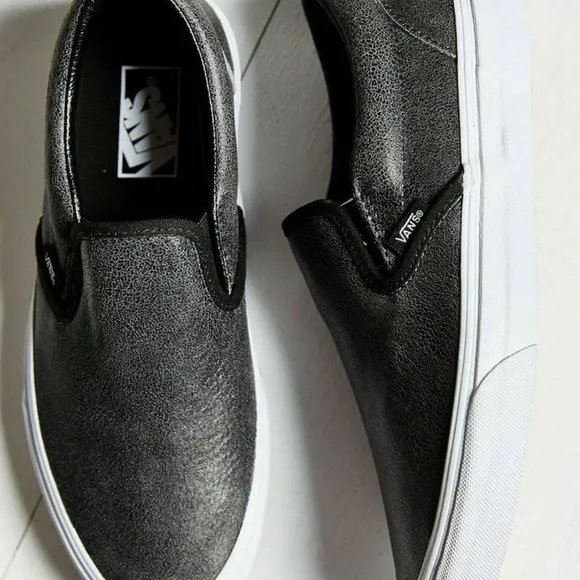 Vans Classic Slip On (Cracked Leather) Black White Womens Shoes