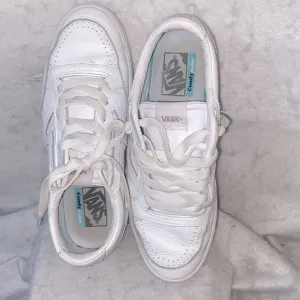 Vans Leather ComfyCush White Sneakers