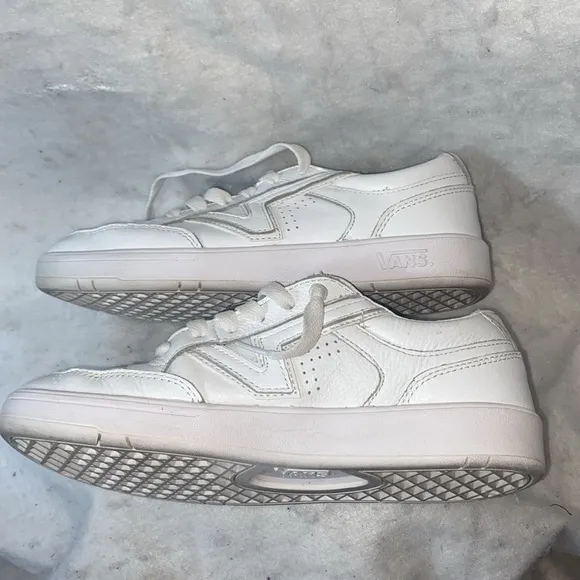 Vans Leather ComfyCush White Sneakers