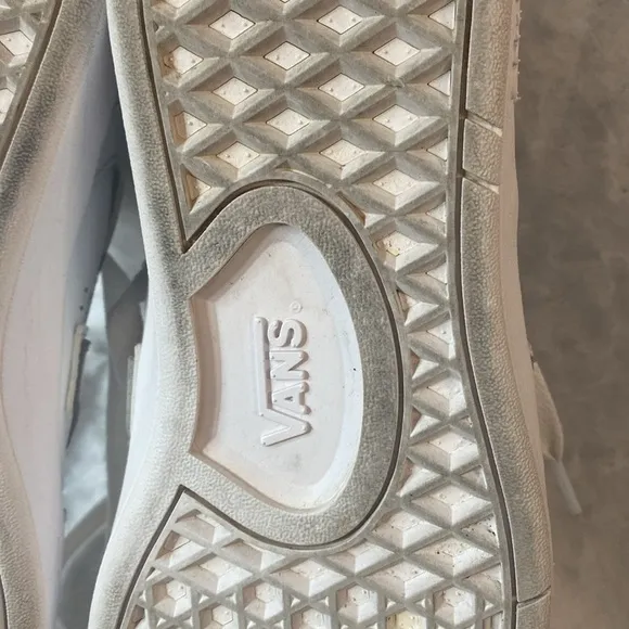 Vans Leather ComfyCush White Sneakers
