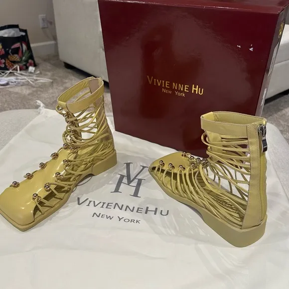 VHNY Vivienne Hu size 37 or 7 Lemon Studded Leather Straps NEW w/Box &amp; Dust Bag