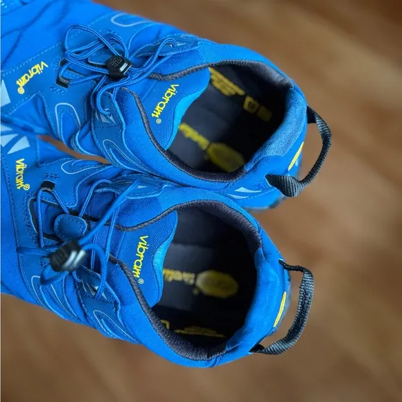 Vibram Blue FiveFingers Hiking Athletic Shoes size 11 new without box