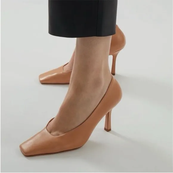 Vince Tiana Point-Toe Nude Leather Pumps square toe tan heel NWOT Size‎ 7 G 722