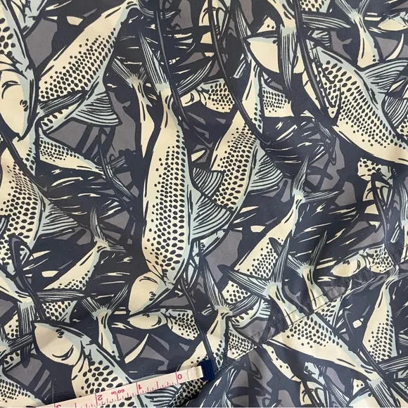 Vineyard Vines men’s navy blue fish swim shorts swim trunks bathing suit M