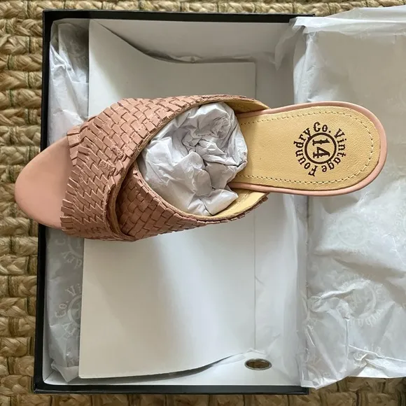 Vintage Foundry 🥥 woven sandals