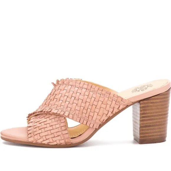 Vintage Foundry 🥥 woven sandals