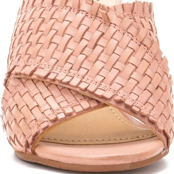 Vintage Foundry 🥥 woven sandals
