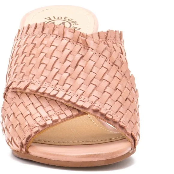 Vintage Foundry 🥥 woven sandals